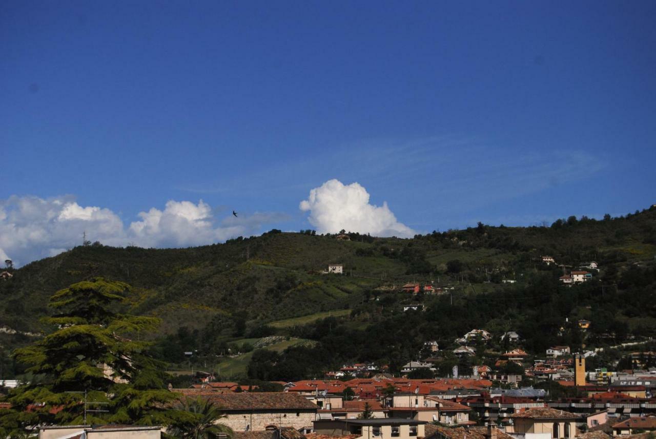A Casa Di Lola Bed & Breakfast Ascoli Piceno Ngoại thất bức ảnh